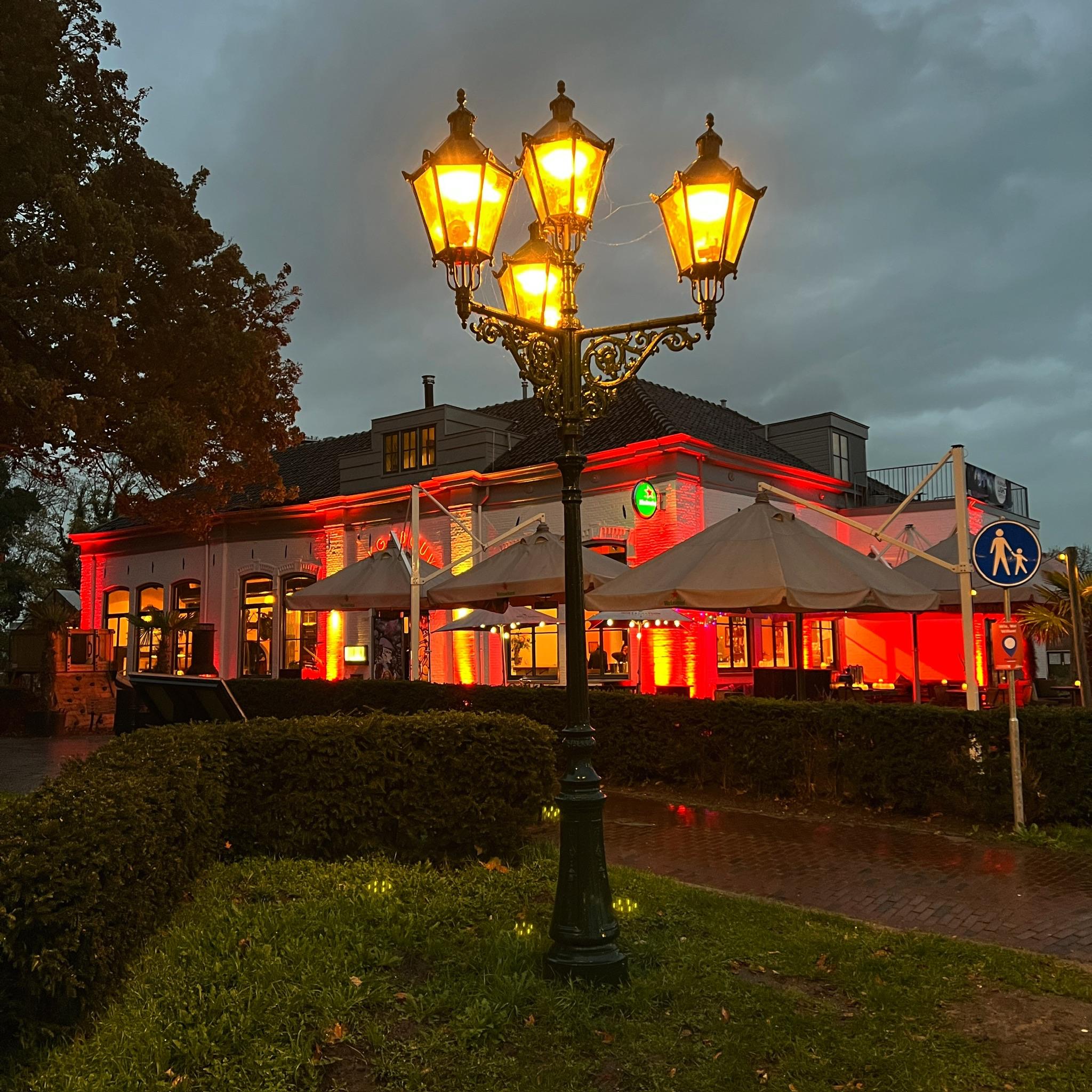 Terras bij de eendracht in 't IJkgebouw